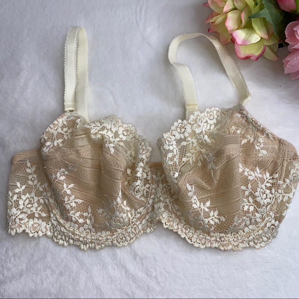 Wacoal Beige and Ivory Lace Underwire Bra